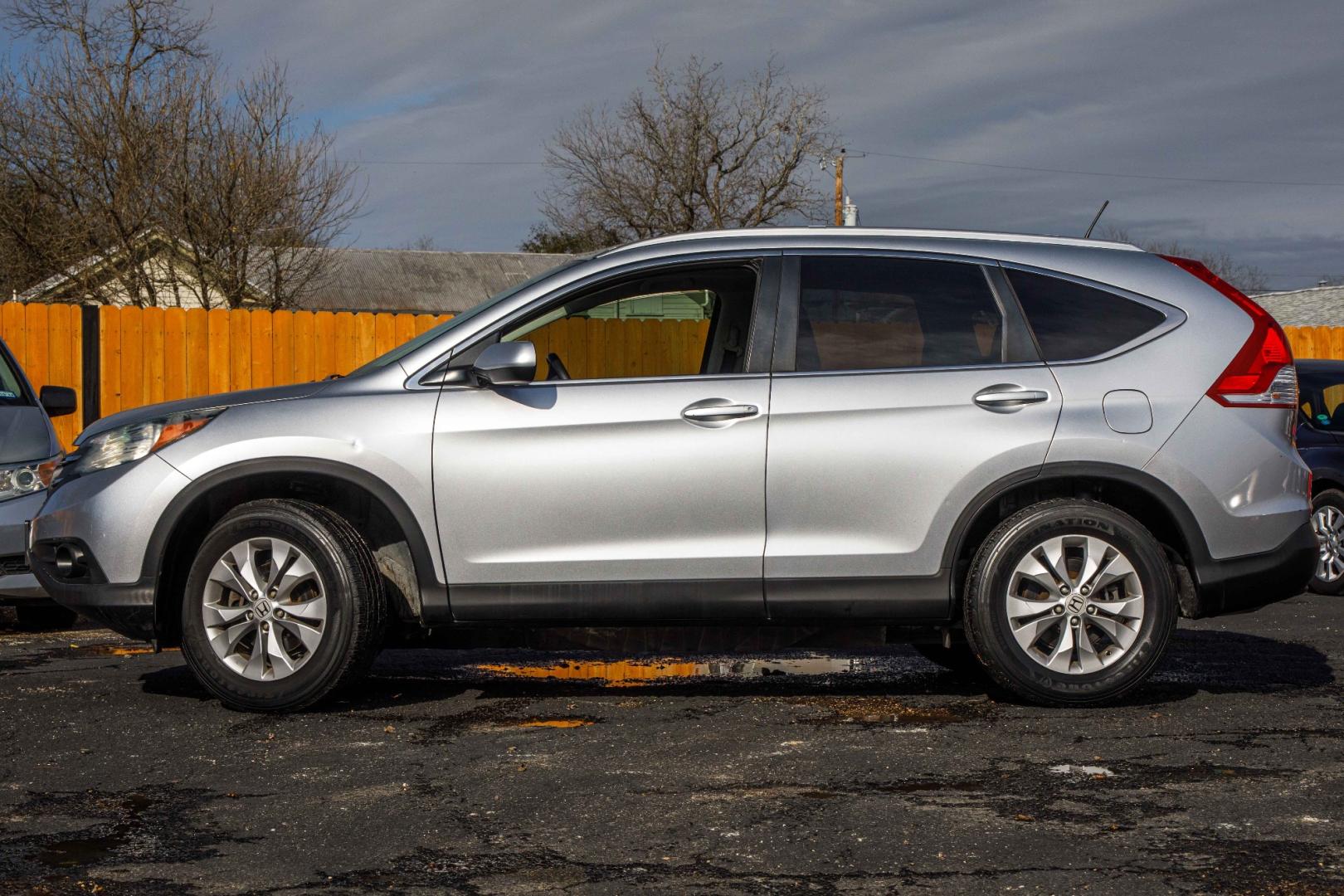 2014 SILVER HONDA CR-V EX-L 2WD 5-Speed AT (2HKRM3H70EH) with an 2.4L L4 DOHC 16V engine, 5-SPEED AUTOMATIC transmission, located at 420 E. Kingsbury St., Seguin, TX, 78155, (830) 401-0495, 29.581060, -97.961647 - Photo#6